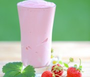 Plum Strawberry and Almond Smoothie Recipe